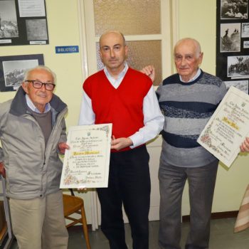 Premiazione di Teodoro Montovert e Mario Merlo per i loro 70 anni di associazione al CAI. Rivarolo, 22 marzo 2024