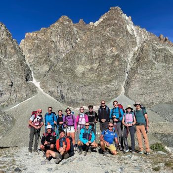 Foto di gruppo col Monviso. 04/08/2025 (Foto di Piero Tapparo)