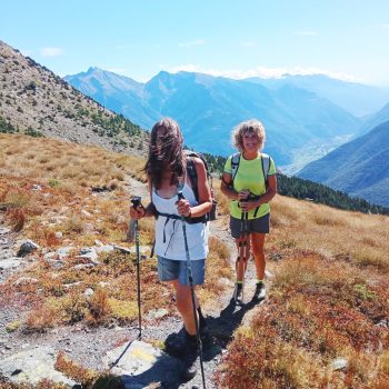 Gabriella e Domenica nei pressi della vetta del Barbeston, 2482 m. 31 agosto 2025. (Foto da Domenica Querio)