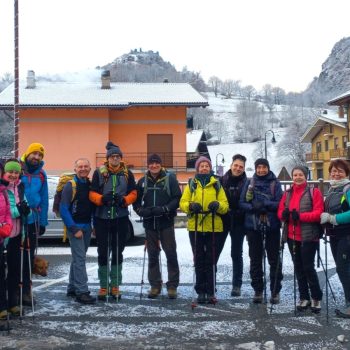 Alla partenza da Challand Saint Victor. Gita sociale al Lago di Villa. Sabato 24 gennaio 2026. (Foto di Gianpiero Oberto).