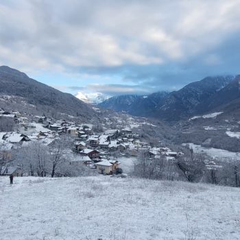 Panorama sulla valle imbiancata. Gita sociale al Lago di Villa. Sabato 24 gennaio 2026. (Foto di Gianpiero Oberto).