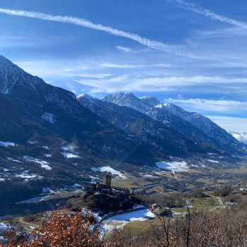 Siamo al punto più alto con vista panoramica. Gita sociale al Castello di Cly. 1 febbraio 2026. (Fotografia di Ennio Gaddò).