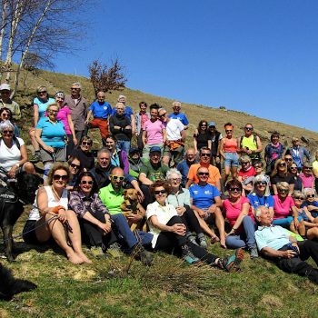 Tradizionale foto di gruppo. Gita sul Monte Calvo, Pasquetta 6 aprile 2026. (Foto di Luciano Aimone).