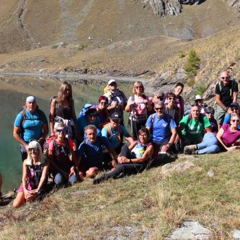 Foto di gruppo al Lago Lavodilec (Val Clavalitè), 27/09/2026 (F. A. Miola).